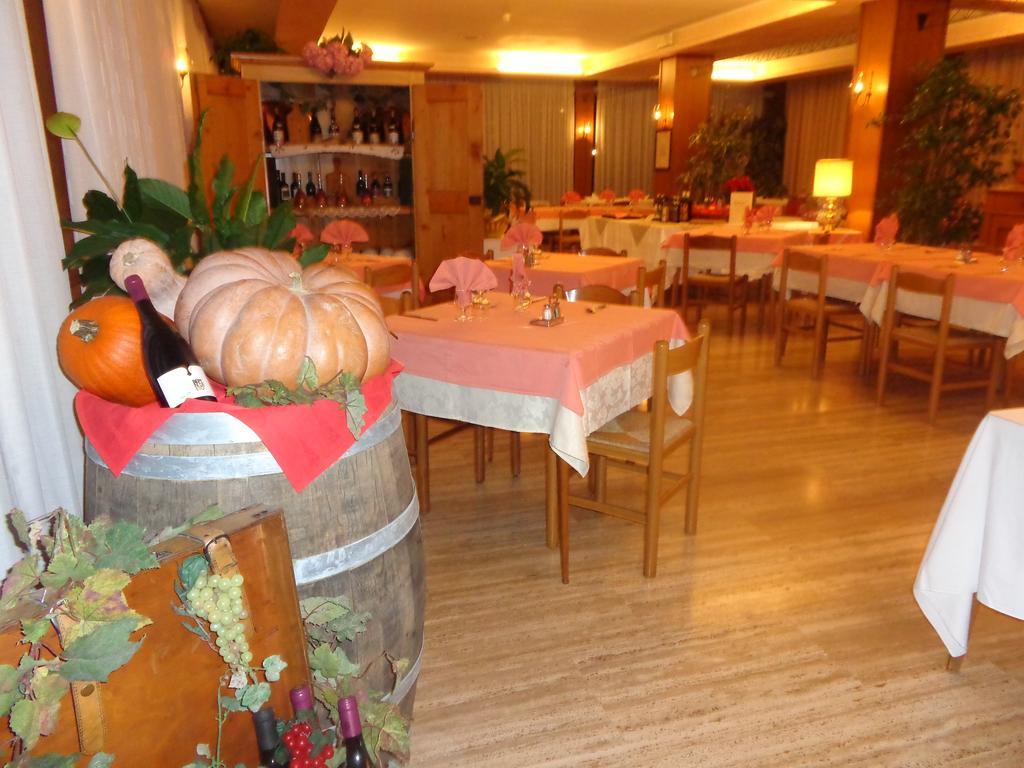 Albergo Ristorante Cima I Pra' Ponte nell'Alpi Exterior photo